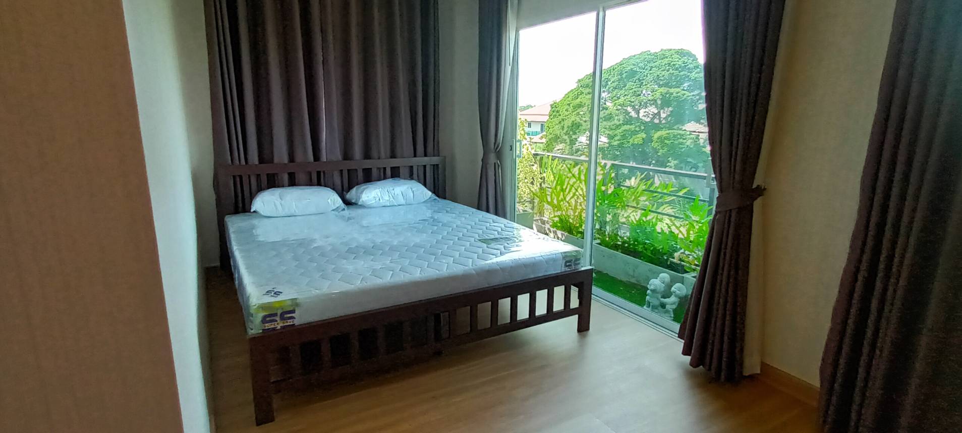 ขาย/เช่า ทาวน์โฮมหรู 3 ชั้น เนื้อที่ 50 ตรว. พื้นที่ใช้สอย 300 ตรม. 5 นอน 4 น้ำ 2 ห้องอเนกประสงค์ใหญ่ แอร์ 7 เครื่อง เฟอร์ครบ