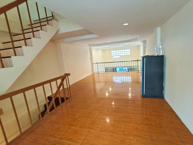 ขายตึกแถวคู่ 4.5 ชั้น ( แยกหลัง ) ตกแต่งใหม่พร้อมอยู่ ใกล้แหล่งชุมชน เดินทางสะดวก บางพลัด กรุงเทพฯ