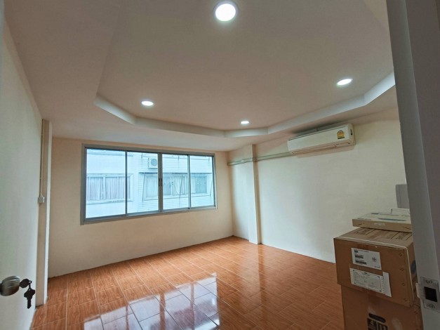 ขายตึกแถวคู่ 4.5 ชั้น ( แยกหลัง ) ตกแต่งใหม่พร้อมอยู่ ใกล้แหล่งชุมชน เดินทางสะดวก บางพลัด กรุงเทพฯ