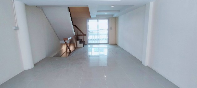 ขายตึกแถวคู่ 4.5 ชั้น ( แยกหลัง ) ตกแต่งใหม่พร้อมอยู่ ใกล้แหล่งชุมชน เดินทางสะดวก บางพลัด กรุงเทพฯ