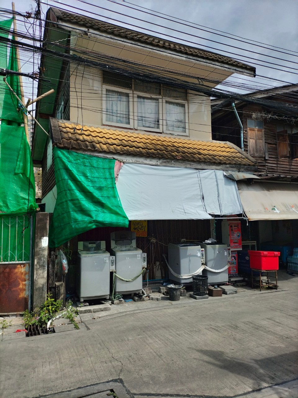 ขายบ้านไม้ 3 หลังติดกัน ในซอยสะพานขวา  แขวงบางซื่อ เขตดุสิต กรุงเทพมหานคร 