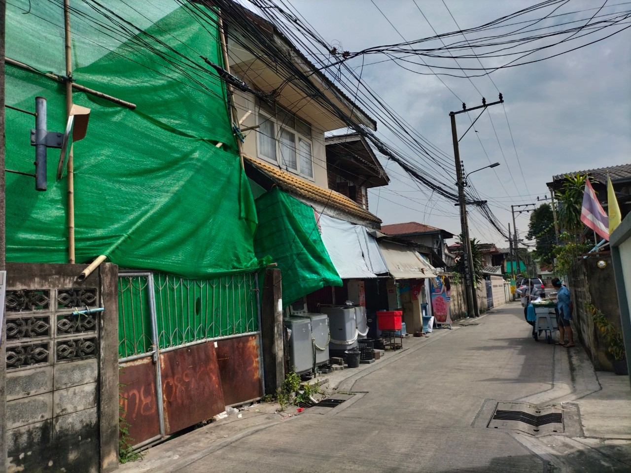 ขายบ้านไม้ 3 หลังติดกัน ในซอยสะพานขวา  แขวงบางซื่อ เขตดุสิต กรุงเทพมหานคร 