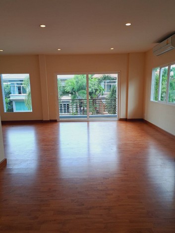 ขายบ้าน หมู่บ้าน คาซ่า แกรนด์ ชัยพฤกษ์ - แจ้งวัฒนะ รีโนเวทแล้ว บ้านสวย น่าอยู่ ทำเลดี  เจ้าของขายเอง