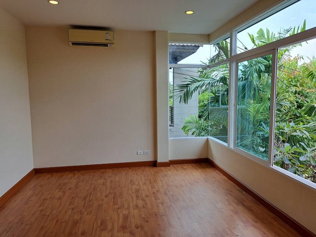 ขายบ้าน หมู่บ้าน คาซ่า แกรนด์ ชัยพฤกษ์ - แจ้งวัฒนะ รีโนเวทแล้ว บ้านสวย น่าอยู่ ทำเลดี  เจ้าของขายเอง