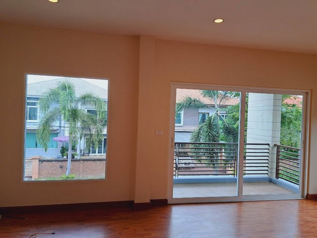 ขายบ้าน หมู่บ้าน คาซ่า แกรนด์ ชัยพฤกษ์ - แจ้งวัฒนะ รีโนเวทแล้ว บ้านสวย น่าอยู่ ทำเลดี  เจ้าของขายเอง