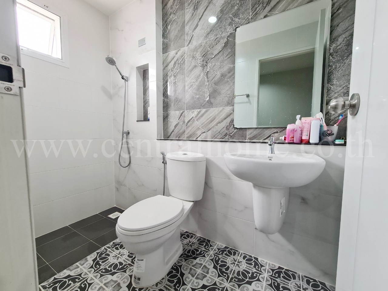 ทาวน์โฮม : ไอลีฟ ไพร์ม (รังสิต - วงแหวน คลอง4)