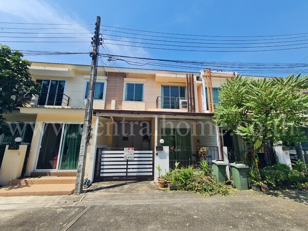 บ้านทาวน์โฮม วิสต้าอเวนิว วัชรพล ติดถนนเมนหลัก สภาพดี !