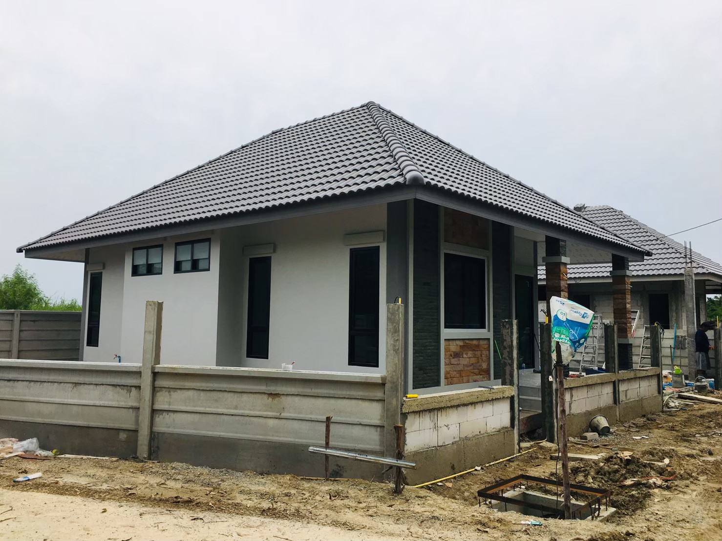 ด่วนขายบ้านเดี่ยวชั้นเดียว บ้านสร้างใหม่ พนัสนิคม (ใกล้สนง.ที่ดินพนัสนิคม)