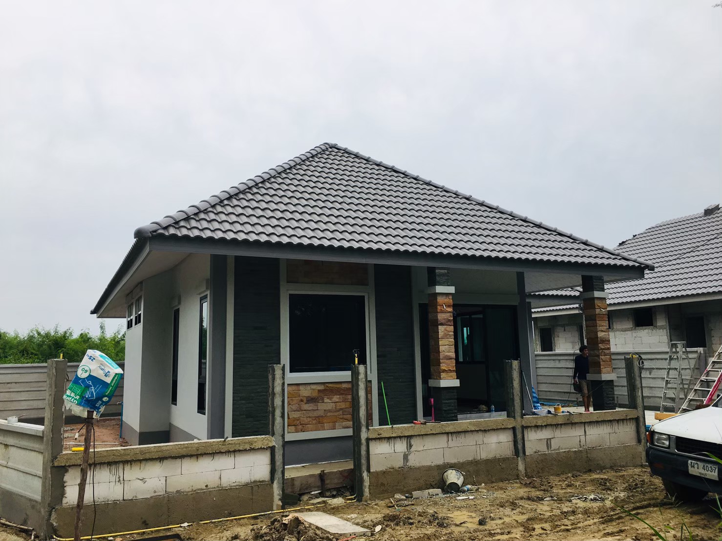 ด่วนขายบ้านเดี่ยวชั้นเดียว บ้านสร้างใหม่ พนัสนิคม (ใกล้สนง.ที่ดินพนัสนิคม)