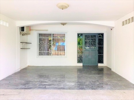 ขาย ทาวน์โฮม 2 ชั้น หมู่บ้าน เคซี รามอินทรา 3  ซอยหทัยราษฎร์ 39 ติดถนนเมนหทัยราษฎร์  รีโนเวทใหม่ทั้งหลัง  พื้นที่ 22.5 ตรว. 3 ห้องนอน 2 ห้องน้ำ ทำเลดี ใกล้ทางพิเศษฉลองรัชและกาญจนาภิเษกวงแหวน