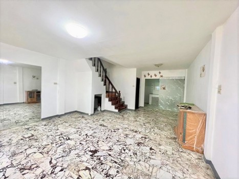 ขาย ทาวน์โฮม 2 ชั้น หมู่บ้าน เคซี รามอินทรา 3  ซอยหทัยราษฎร์ 39 ติดถนนเมนหทัยราษฎร์  รีโนเวทใหม่ทั้งหลัง  พื้นที่ 22.5 ตรว. 3 ห้องนอน 2 ห้องน้ำ ทำเลดี ใกล้ทางพิเศษฉลองรัชและกาญจนาภิเษกวงแหวน