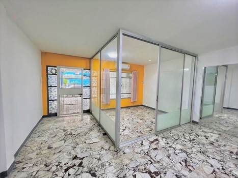 ขาย ทาวน์โฮม 2 ชั้น หมู่บ้าน เคซี รามอินทรา 3  ซอยหทัยราษฎร์ 39 ติดถนนเมนหทัยราษฎร์  รีโนเวทใหม่ทั้งหลัง  พื้นที่ 22.5 ตรว. 3 ห้องนอน 2 ห้องน้ำ ทำเลดี ใกล้ทางพิเศษฉลองรัชและกาญจนาภิเษกวงแหวน