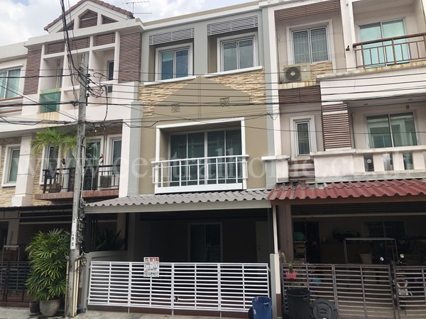ทาวน์โฮม หมู่บ้าน เดอะ เนเจอร์ ซิตี้ ซอย เพชรเกษม 69 รีโนเวทแล้ว ราคาถูกสุดในโครงการ
