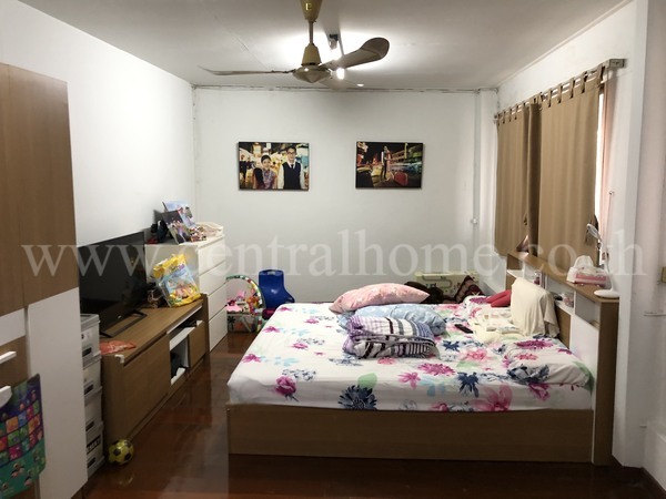 อาคารพาณิชย์ 2 คูหา ใกล้ โบ๊เบ๊ ถนน กรุงเกษม