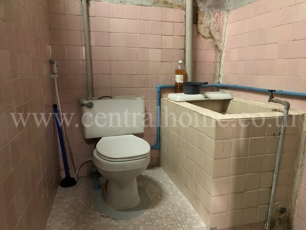 อาคารพาณิชย์ 2 คูหา ใกล้ โบ๊เบ๊ ถนน กรุงเกษม