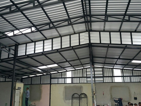  โกดังให้เช่า พื้นที่้ใช้สอยขนาด 290 ตรมบนพื้นที่ 98 ตารางวา  บริเวณลาดพร้าว 81 ใกล้บิ๊กซีลาดพร้าว ห่างจากถนนลาดพร้าว 300 เมตร  เหมาะสำหรับเป็นศูนย์กระจายสินค้า 