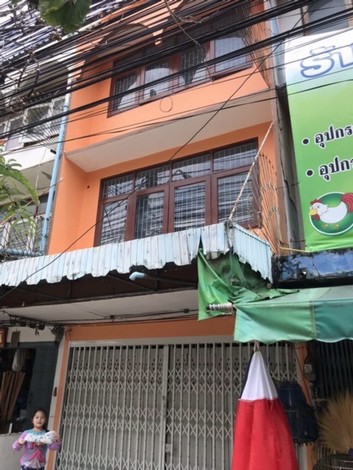 ขาย/ให้เช่าตึกแถว 3ชั้น อยู่หน้าหมู่บ้านชิดชล ถ.จรัญสนิทวงศ์ 13 ทำเลติดถนนบางแวก  กรุงเทพฯ 