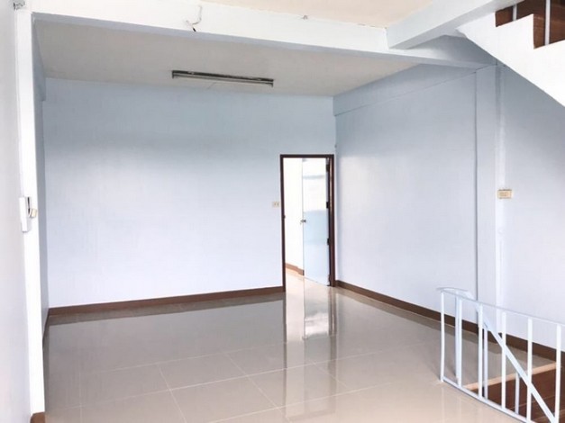 ขาย/ให้เช่าตึกแถว 3ชั้น อยู่หน้าหมู่บ้านชิดชล ถ.จรัญสนิทวงศ์ 13 ทำเลติดถนนบางแวก  กรุงเทพฯ 