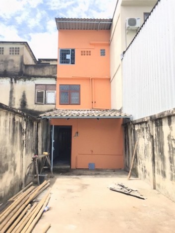 ขาย/ให้เช่าตึกแถว 3ชั้น อยู่หน้าหมู่บ้านชิดชล ถ.จรัญสนิทวงศ์ 13 ทำเลติดถนนบางแวก  กรุงเทพฯ 