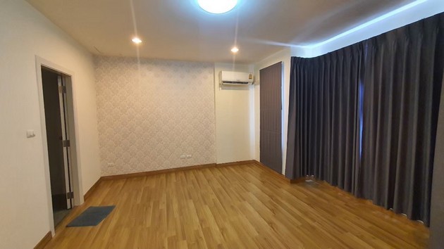 ขายทาวน์โฮม โฮมออฟฟิศ 3 ชั้น โครงการพรีเมี่ยมเพลส เอกมัย-รามอินทรา ติดเลียบด่วน ใกล้จุดขึ้นลงทางด่วนเอกมัยรามอินทรา 