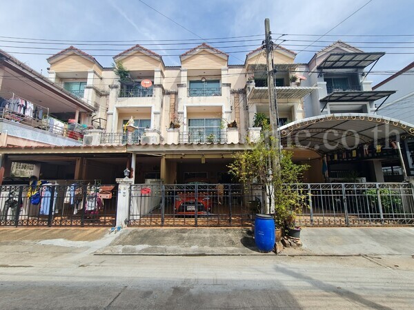 ทาวน์โฮม หมู่บ้านดีพร้อม ซอยสุขุมวิท93 สภาพดี !