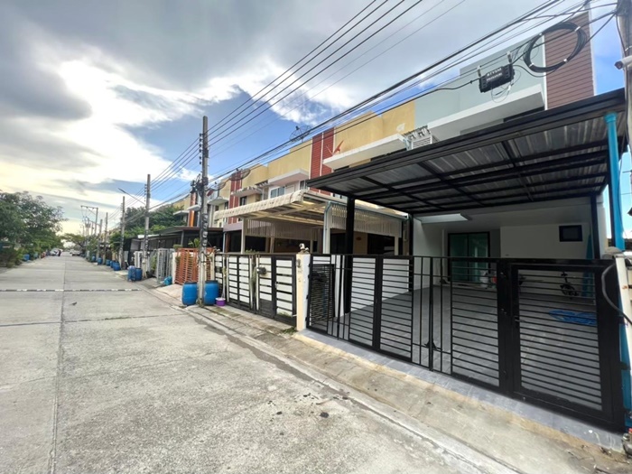 ขายถูก ทาวน์เฮ้า2 ชั้น (Renovateใหม่) เส้นลาดกระบัง-สุวรรณภูมิ