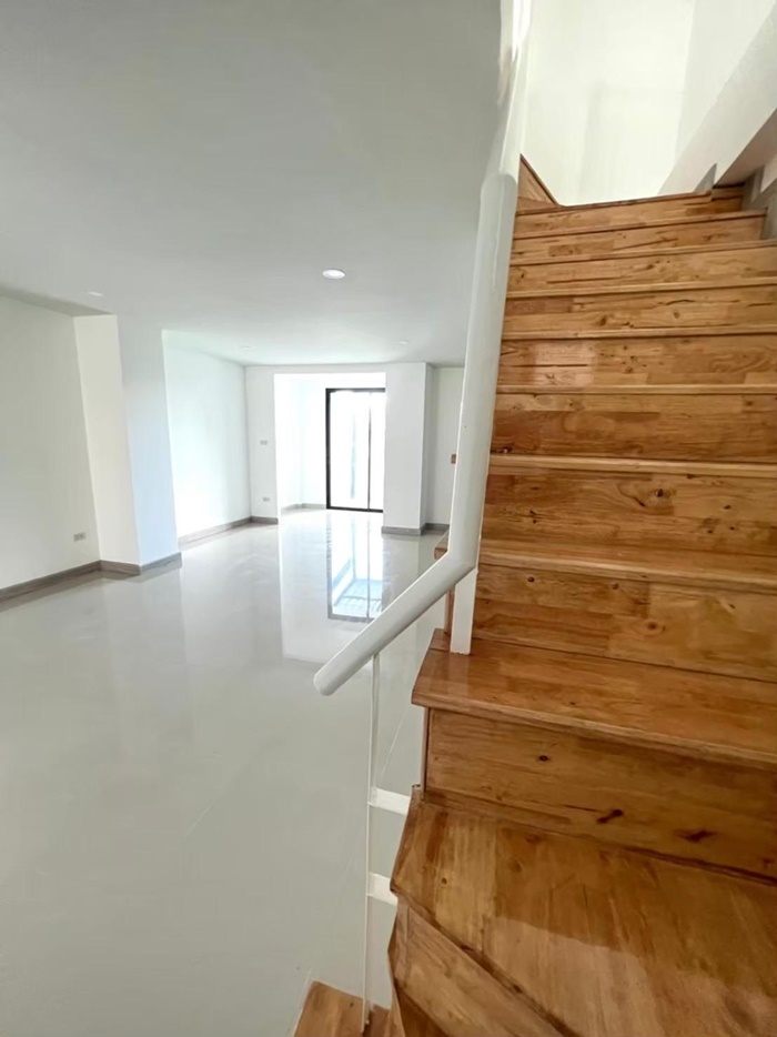 ขายถูก ทาวน์เฮ้า2 ชั้น (Renovateใหม่) เส้นลาดกระบัง-สุวรรณภูมิ