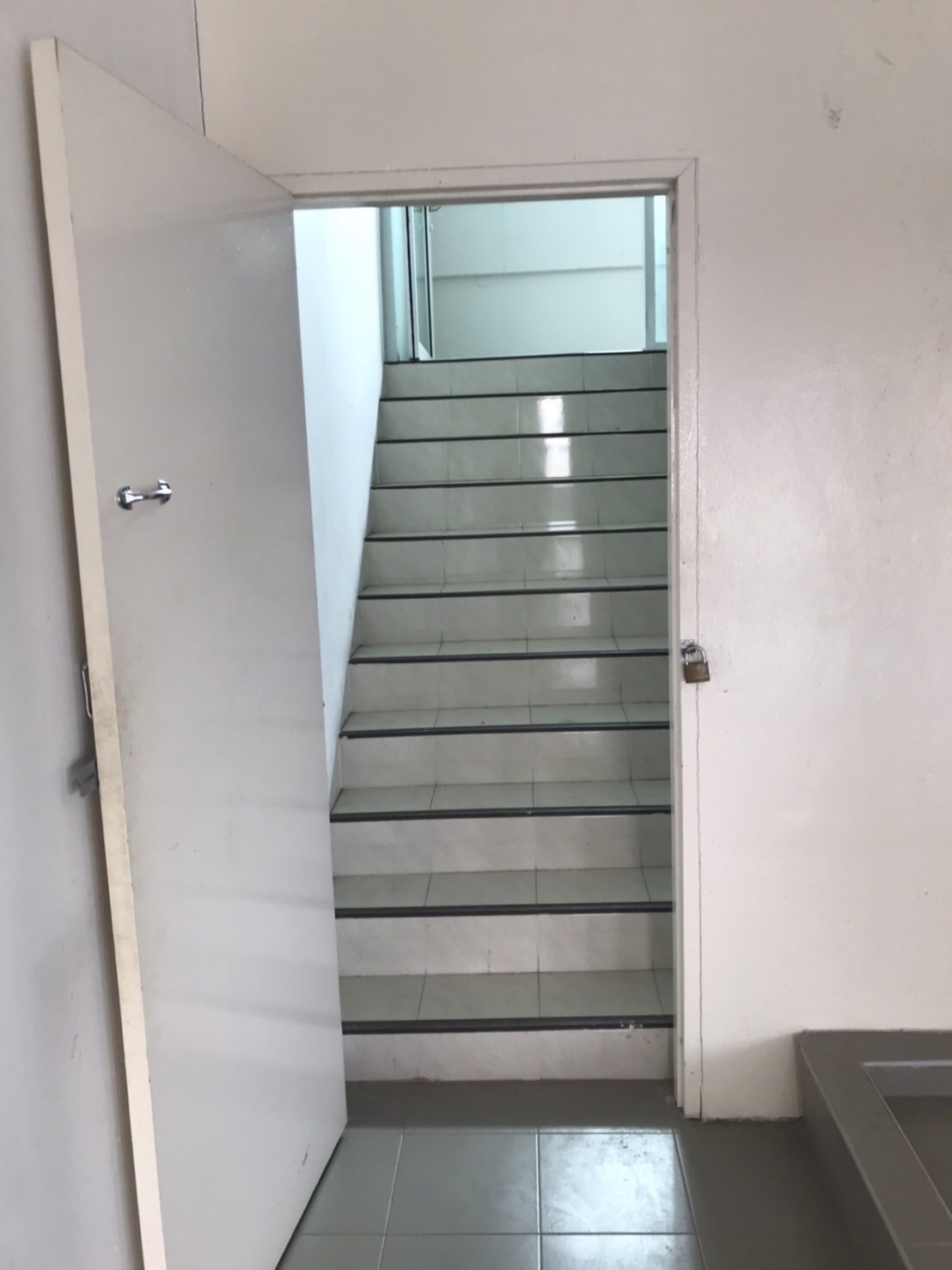 ขายถูกอาคารพาณิชย์3ชั้น2คูหา หลังมุม ทำเลดี หน้าหมู่บ้านเอื้ออาทร อ.เมือง จ.ราชบุรี