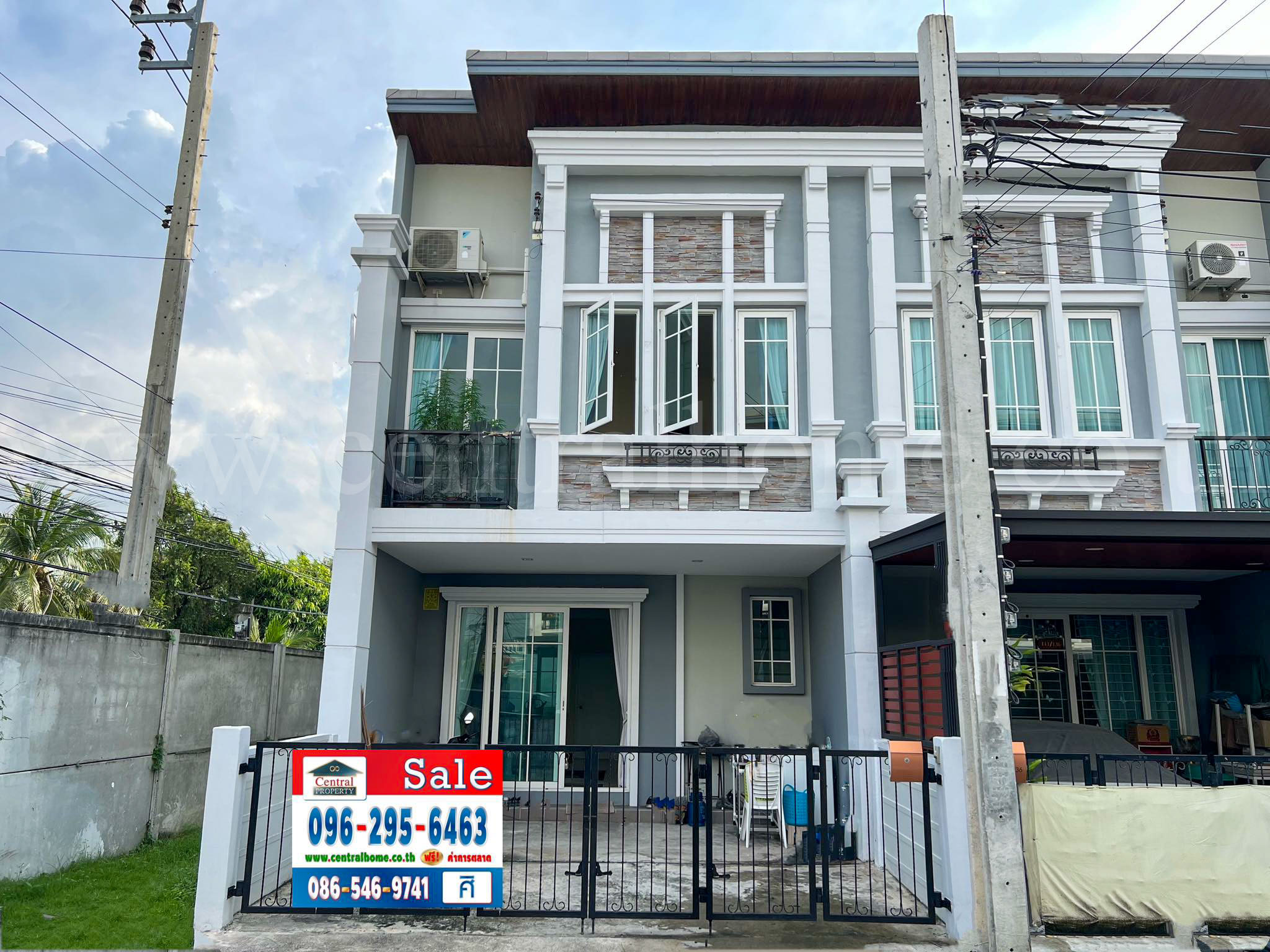 ทาวน์เฮ้าส์ โกลเด้นทาวน์ สุขุมวิท - สถานีรถไฟแบริ่ง หลังริม