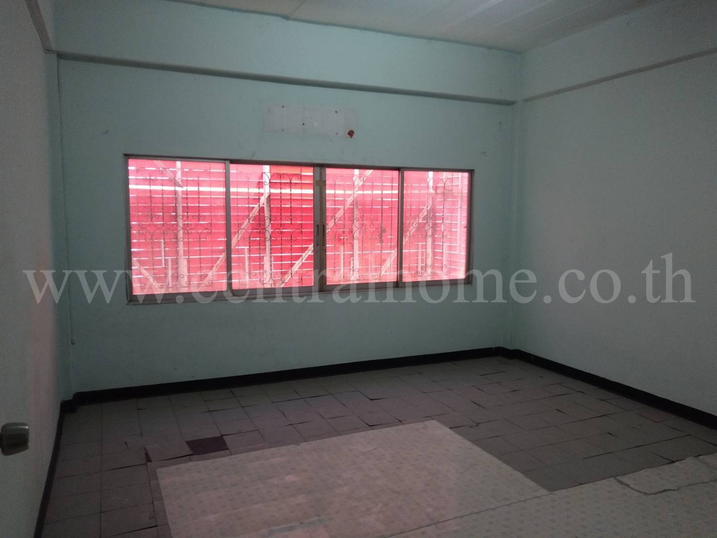 อาคารพาณิชย์ ติดถนนติวานนท์ ขาออก ทำเลเหมาะทำธุรกิจ