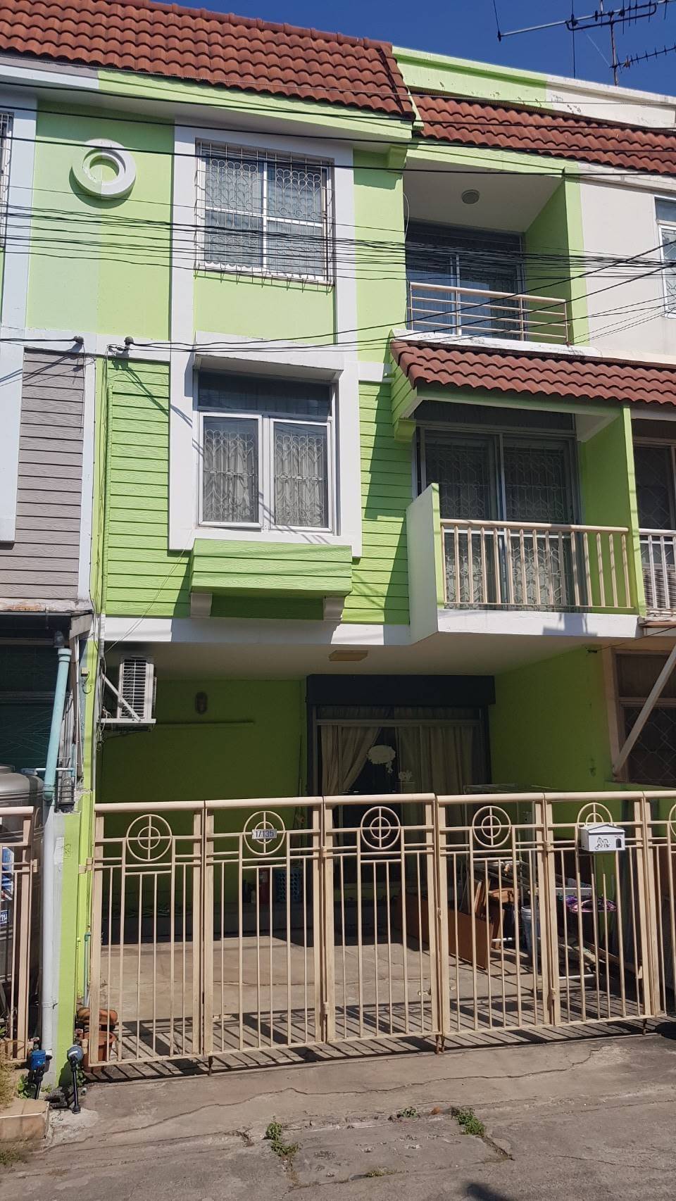 มีบ้านเทาเฮ้าให้เช่า พุทธมณฑล สาย4 ติดถนนใหญ่ 3ชั้น
