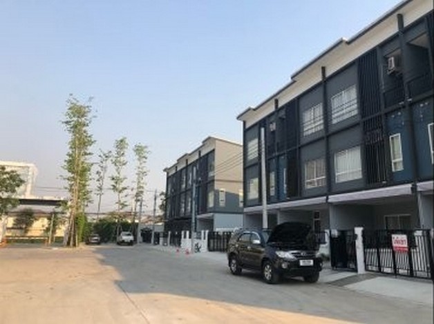  ขายทาวน์โฮม หมู่บ้านสัมมากร อเวนิว สุวรรณภูมิ บ้านใหม่ ราคาดีงาม ทำเลดี ลาดกระบัง