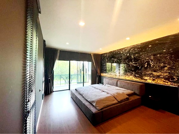  ให้เช่าบ้านเดี่ยว  2 ชั้น  บุราสิริ วงแหวน – อ่อนนุช   ใกล้เมกะบางนา  หลังมุม หันไปทางทิศเหนือ  พื้นที่  106  ตรว 4 ห้องนอน  6 ที่จอดรถ ใช้สอย   223  ตรม.  4 ห้องนอน 3 ห้องน้ำ 1 ห้องแม่บ้าน