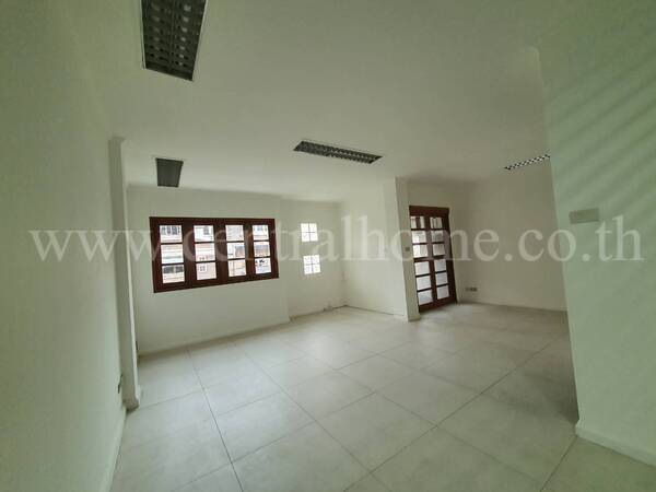 โฮมออฟฟิต สุดหรู 4 ชั้น 7 ระดับ ถนนสิรินธร ทำเลดีสุดๆ !