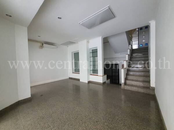 โฮมออฟฟิต สุดหรู 4 ชั้น 7 ระดับ ถนนสิรินธร ทำเลดีสุดๆ !