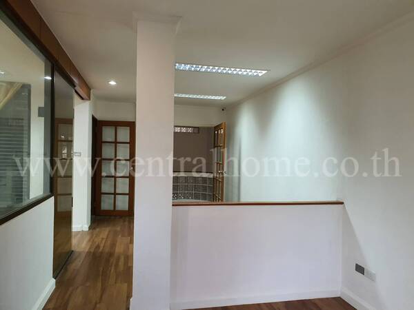 โฮมออฟฟิต สุดหรู 4 ชั้น 7 ระดับ ถนนสิรินธร ทำเลดีสุดๆ !