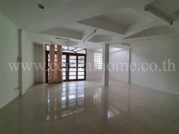 โฮมออฟฟิต สุดหรู 4 ชั้น 7 ระดับ ถนนสิรินธร ทำเลดีสุดๆ !