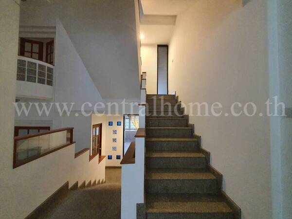 โฮมออฟฟิต สุดหรู 4 ชั้น 7 ระดับ ถนนสิรินธร ทำเลดีสุดๆ !