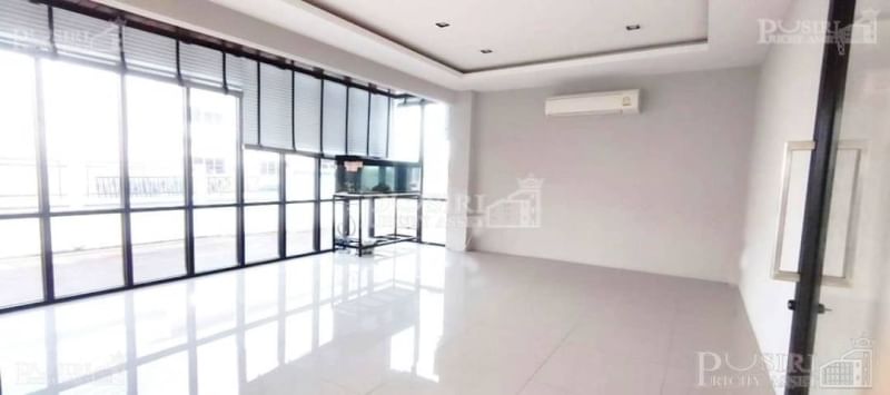 โรงงาน 1.5 ไร่ ที่มีพื้นใช้สอยมากที่สุด 1,838 ตร.ม. ใกล้ ถ. เศรษฐกิจ เงียบสงบท้ายซอยเเวดล้อมโรงงาน เทรลเลอร์เข้าสะดวก พร้อมบ้านพักคนงานอีก 10 ห้อง  KK5359S