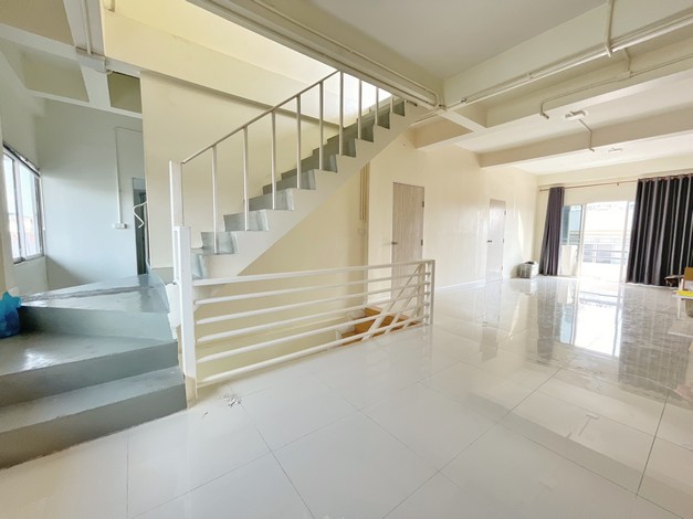 ขายอาคารพาณิชย์2คูหา 6ชั้น พร้อมกิจการ ใกล้แหล่งชุมชน ซอยลาดพร้าว112