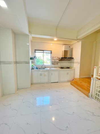 ขายอาคารพาณิชย์2คูหา 6ชั้น พร้อมกิจการ ใกล้แหล่งชุมชน ซอยลาดพร้าว112