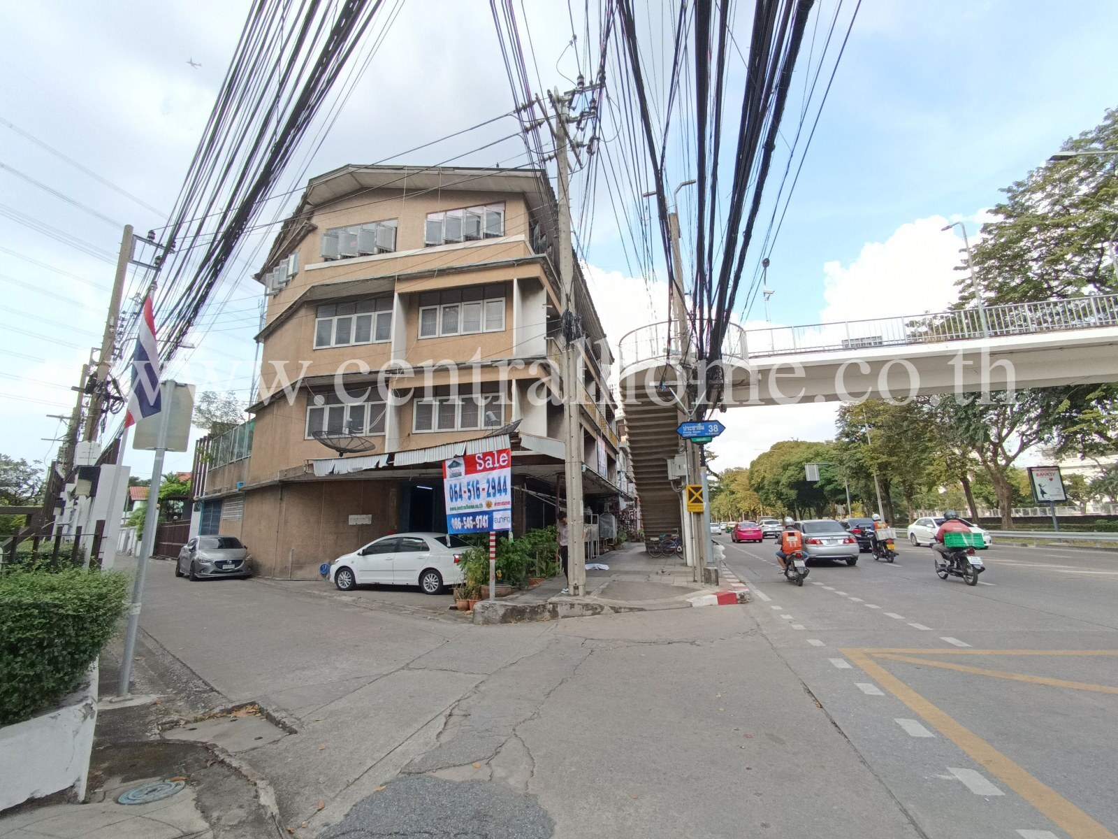 อาคารพาณิชย์ ติดถนน ประชาชื่น ทำเลเหมาะทำธุรกิจ ราคาถูก