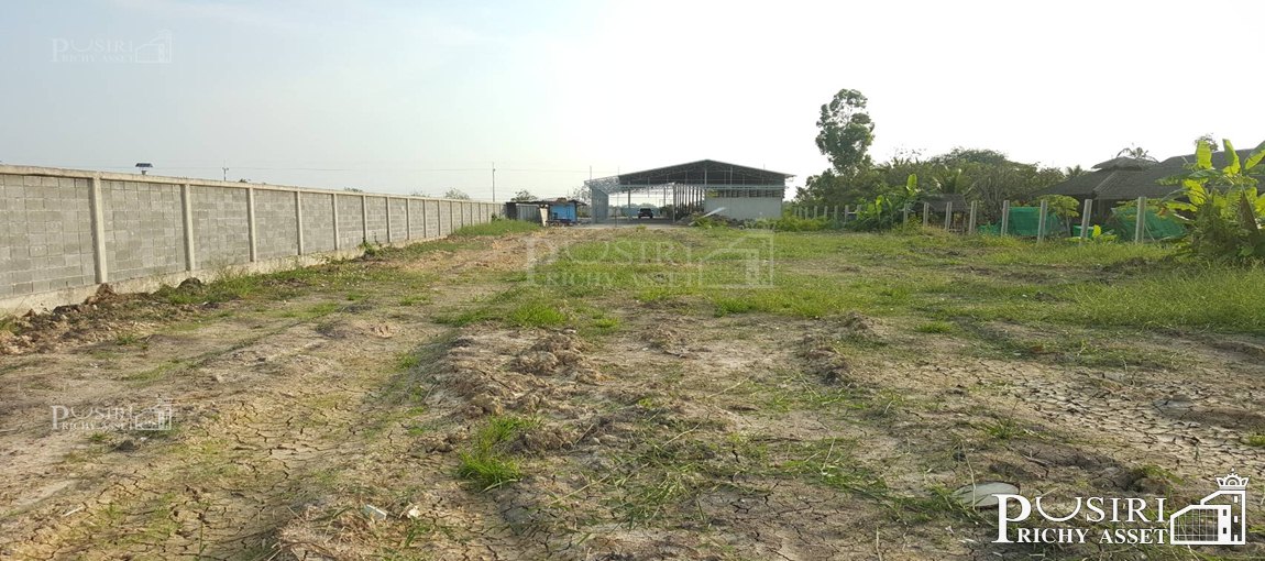ที่ 3 ไร่ มาพร้อมโกดัง ต่อเติมได้อีก แถมประหยัดเวลาในการถมดิน พื้นที่แวดล้อมบรรยากาศดี ให้ความรู้สึกปลอดภัยเป็นส่วนตัว และเดินทางง่าย - ขายโกดังฉะเชิงเทรา - KK2495S
