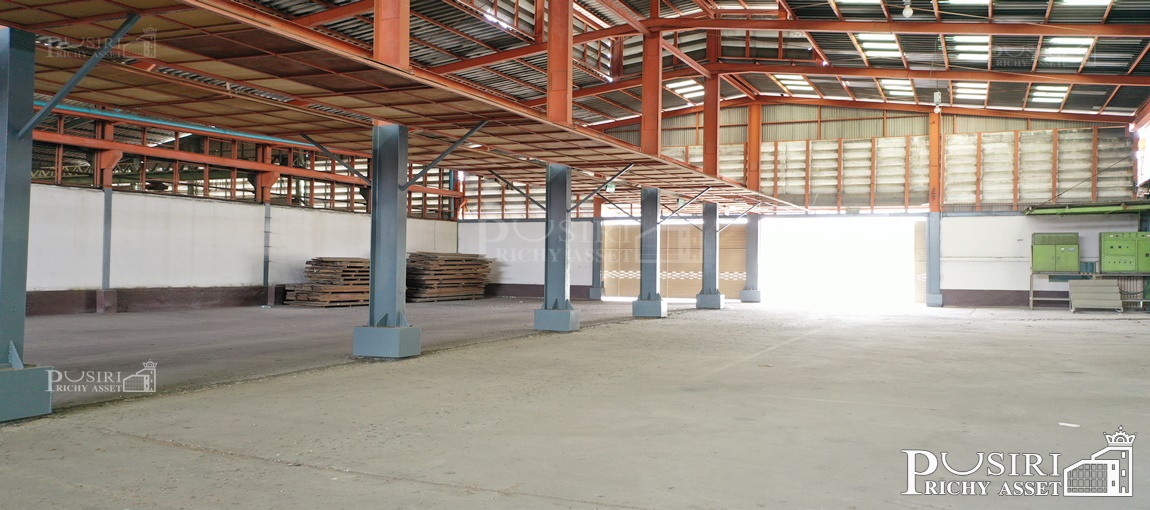 แบ่งให้เช่าโกดัง 900-1,900 ตร.ม. ทำเลดีใกล้เซ็นทรัลมหาชัย สบายใจมีรปภ.คอยดูแล เข้าออกสะดวกเชื่อมต่อ ถ.เอกชัย ใกล้พระราม 2  KK4400S