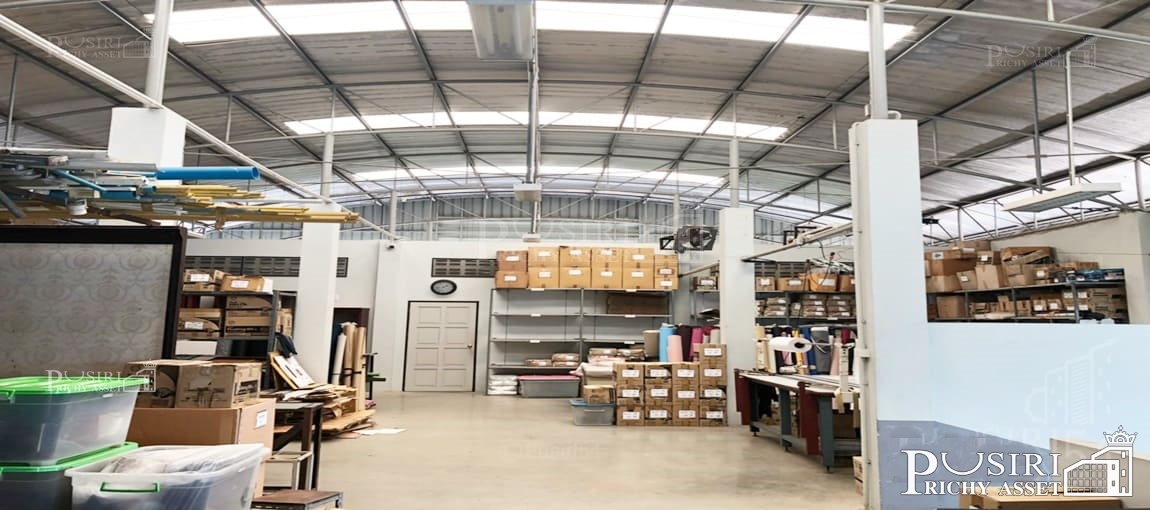 โรงงาน 2 ชั้น 361 วา สภาพใหม่ พื้นที่ใช้สอยเน้นๆ 1,200 ตร.ม. สาธารณูปโภคครบ จับจ่ายใช้สอยง่าย ใกล้ ถ.เศรษฐกิจ KK3571S