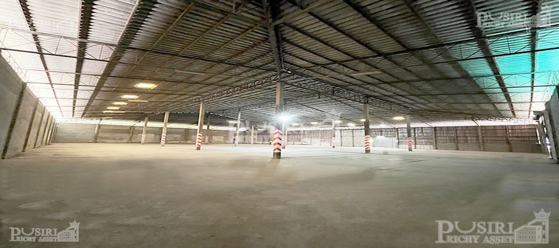 แค่ 45 บาท/ตร.ม. กับโกดังให้เช่านครปฐม 2,000 ตร.ม. ใกล้ ถ. เพชรเกษมเพียง 900 ม. เก็บของได้มากพื้นรับ 3 ตัน เทรลเลอร์เข้าได้+จอดรถยนต์ได้นับ10คัน kk5418s