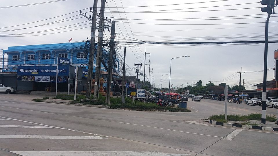 ขายด่วนอาคารพาณิชย์6คูหา ติดถนนทางหลวงสาย36 อ.นิคมพัฒนา จ.ระยอง