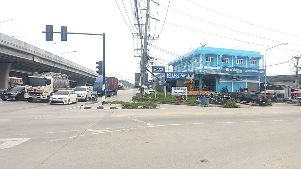 ขายด่วนอาคารพาณิชย์6คูหา ติดถนนทางหลวงสาย36 อ.นิคมพัฒนา จ.ระยอง