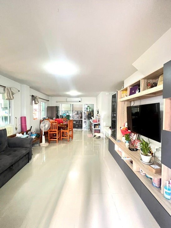 ขายทาวน์โฮมแปลงมุม ฟรีส่วนกลาง 2 ปี ต่อเติมโรงจอดรถหน้าบ้านพร้อม