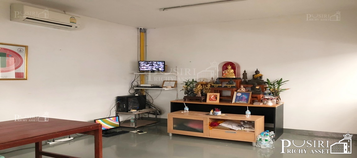 โรงงาน 151.9 วา พร้อมเครน 2 ตัน + ห้องพักคนงาน และพื้นที่ด้านข้างที่สามารถต่อเติมได้ ซ.ท่าข้าม 16  KK3773S